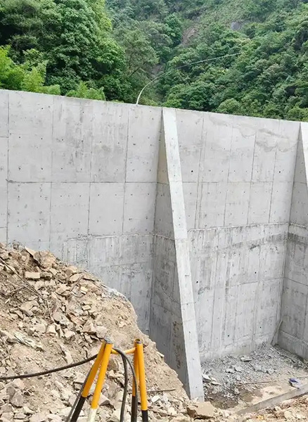 苏州常熟重力式挡土墙